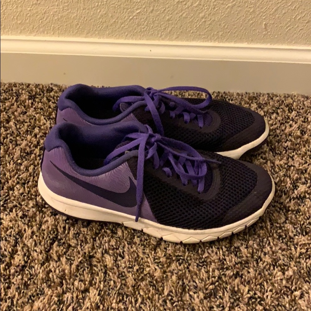 Girls size 4 Nike’s